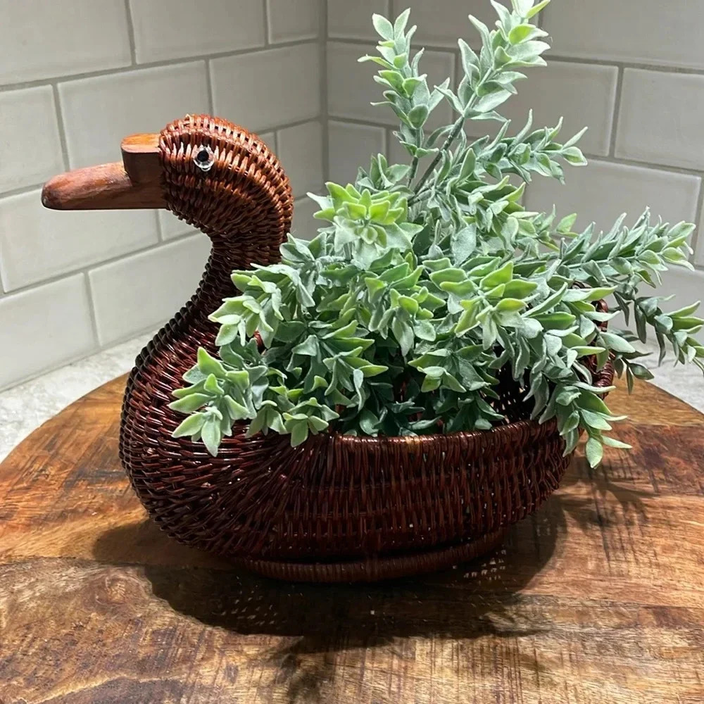 Wicker Rattan Duck Goose Basket, Excellent Condition!